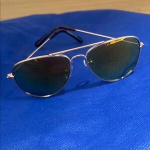 Aviator Sunglasses for Women - Gold Frame